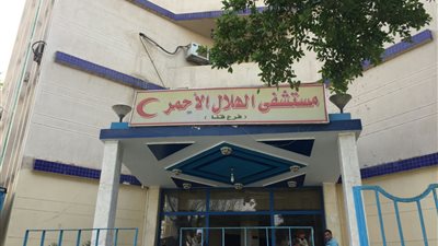 النيابة الإدارية تكشف إهمال بنك الدم ومعمل تحاليل مستشفى الهلال الأحمر بقنا (صور)