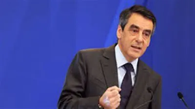 مرشح اليمين الفرنسي فيون يحاول اعادة اطلاق حملته غداة اعتذاره