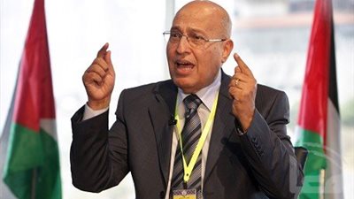 شعث: الشعب الأمريكي يظن أن ترامب هو المنقذ ولكن ذلك غير صحيح