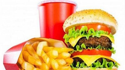 أضرار الوجبات السريعة على الجسم والبشرة