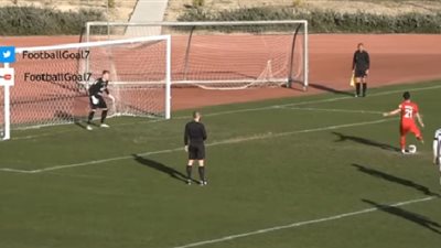 في مشهد كروي نادر.. مهاجم يرفض تسجيل ضربة جزاء ظالمة (فيديو)