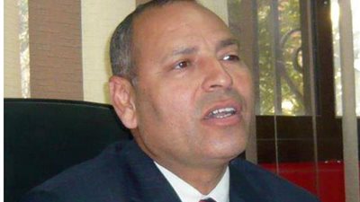 رئيس حي مصر الجديدة يكشف عقوبة إزالة الشمع الأحمر عن المقاهي المخالفة