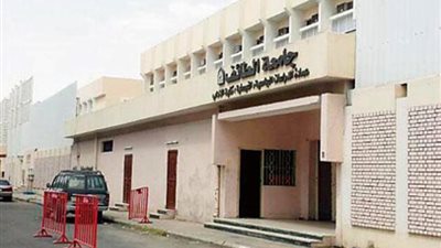 طالبة تعتدي بالضرب على 