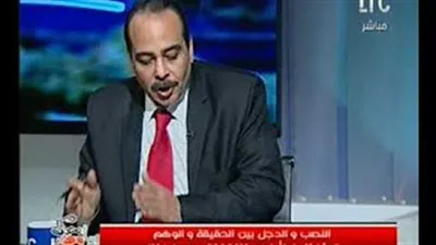 موقف محرج لمذيع 