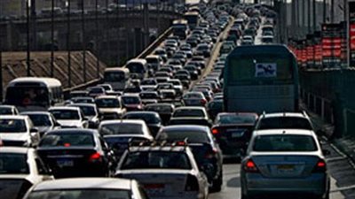 شلل مروري بكوبري 6 أكتوبر بسبب حادث تصادم   