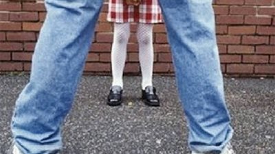  تحت تأثير المخدر.. شاب يختطف طفلة ويغتصبها بوحشية !