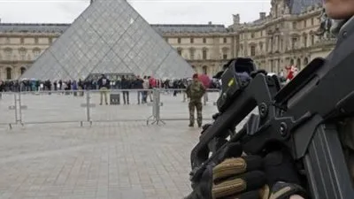 انسحاب محامية الدفاع عن المتهم في هجوم متحف اللوفر بفرنسا