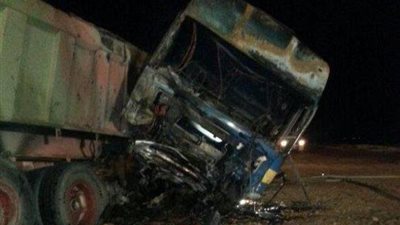 إصابة 7 عمال في حادث تصادم ميكروياص مع سيارة نقل بطريق 