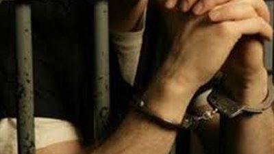 أمن منفذ السلوم يضبط عاملا عائدا من ليبيا مطلوب لتنفيذ حكم بالسجن المؤبد