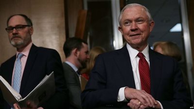 الكونجرس يوافق على تعيين جيف سيشنز وزيرا للعدل