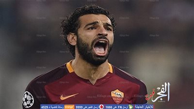تشكيليون يرسمون بورتريه لنجم المنتخب الوطني محمد صلاح بمعرض الكتاب