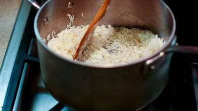 إحذري.. طهي الأرز بهذه الطريقة يؤدي للإصابة بالسرطان