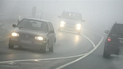 كيف تقود السيارة بأمان والضباب يغطي الطريق ؟