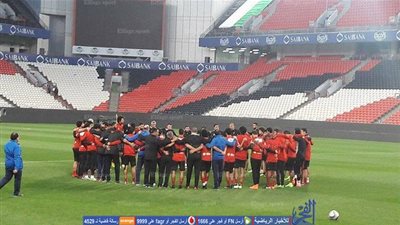 محمود طاهر يحضر مران الأهلي استعدادا للسوبر