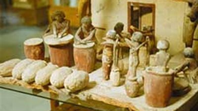 المصريون القدماء أول من صنع: 