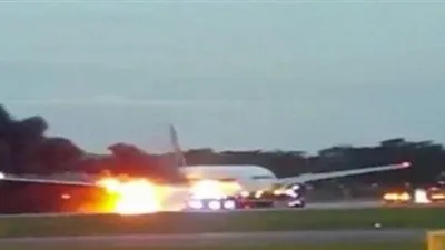 عاجل.. اشتعال النار في طائرة ركاب بمطار جون كينيدي الأمريكي