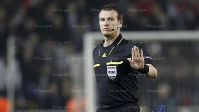 كلاسيكو العرب.. وصول طاقم التحكيم التشيكي إلى استاد محمد بن زايد