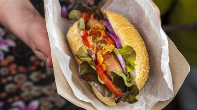 تحذير.. أغلفة الوجبات السريعة تحوي كيماويات سامة