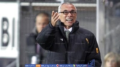 كوبر يغادر ملعب موقعة السوبر المصري بين الأهلي والزمالك