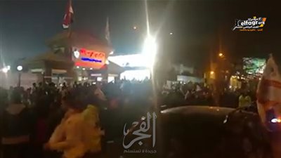 تجمع جماهير الزمالك أمام النادى إحتفالاً بالفوز بكأس السوبر المصرى (فيديو)