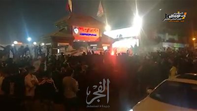 إشعال الشماريخ أمام نادي الزمالك احتفالاً بالفوز بكأس السوبر المصرى (فيديو)