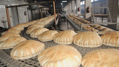 رفع الدعم عن الدقيق قريبًا.. وتقليص حجم الرغيف 50%