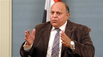 وزير التنمية الإدارية الأسبق: امتلاك الوزير 3 سيارات 