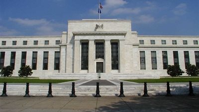 استقالة عضو بالاحتياطي الفيدرالي تفسح المجال أمام ترامب لترتيب أوراقه