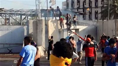 مقتل شرطي عراقي وجرح 7 آخرين في اشتباكات مع محتجين في بغداد