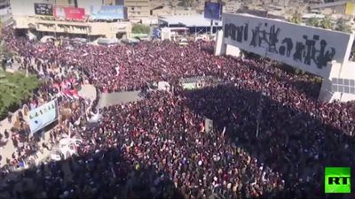 مواجهات بين الشرطة العراقية ومتظاهرين في بغداد ( فيديو)