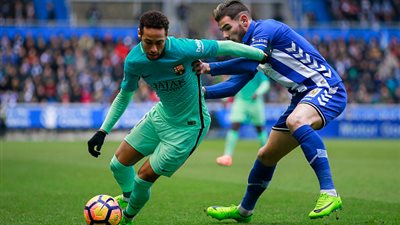 نيمار يتفوق على سجلات مواطنه رونالدينيو مع برشلونة