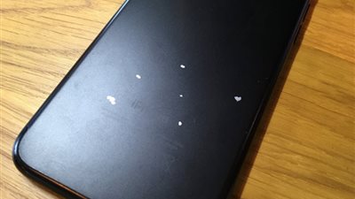 احذر النسخة السوداء من iPhone7.. بعض ملاكها يعانون من تقشرر الطلاء !