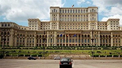 لهذا السبب.. فصل مسؤولة رومانية بعد يوم واحد من تعيينها! 