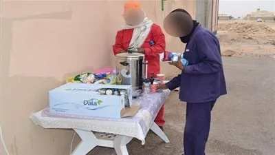 للعام الثاني على التوالي مدرسة بالأفلاج تقدّم إفطاراً مجانياً للمارة