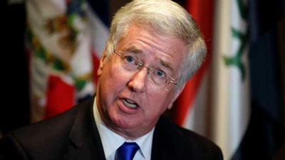 وزير الدفاع البريطاني يتوقع أن يتخلص العراق من داعش في 2017