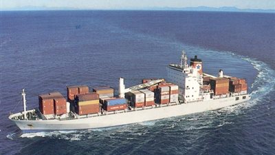 سفينة بضائع ترسل إشارة استغاثة على 