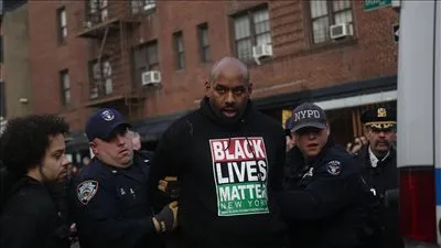 نيويورك.. توقيف متظاهرين مناهضين لسياسة ترامب ضد المهاجرين