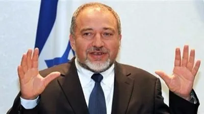 ليبرمان يدعو إلى ترحيل 