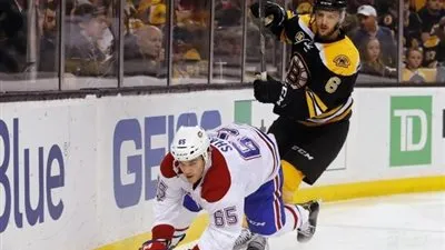 بروينز يكتسح كندينز في دوري هوكي الجليد