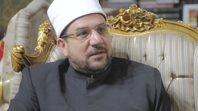 وزير الأوقاف يعين 