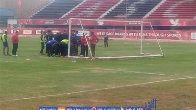 حارس الأهلي يغادر التدريب بعد ذعر فقدانه للوعي (صور)