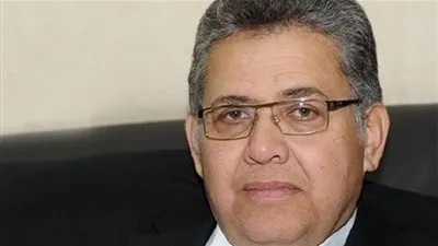 وزير التعليم العالي يجمع متعلقات مكتبه ويودع الموظفين