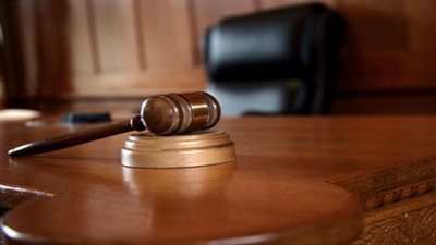 تأجيل محاكمة 493 متهما في 