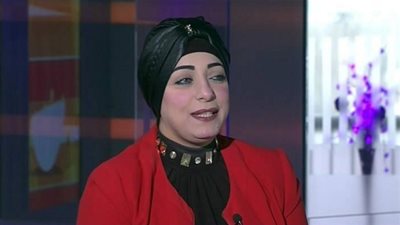 خبيرة إتيكيت لـ البنات: 