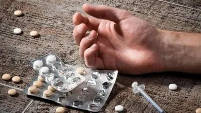 وفاة شاب بجرعة زائدة من المخدرات بالأميرية