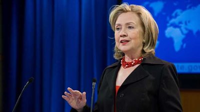 كلينتون بعد استقالة مايكل فلين: هناك عواقب حقيقية للأخبار الزائفة