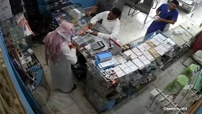 سعودي يوثق خداع المتسولين للناس ويكشف عن حصيلة يوم واحد (الفيديو)