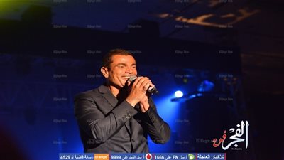 عمرو دياب يُشعل الدوسيت في أقوى سهرات عيد الحب (صور)