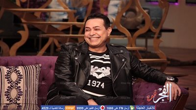 حكيم يستعيد ذكريات 