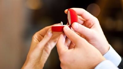 نصائح مفيدة لتجعلي خطيبك يتلهف للقائك